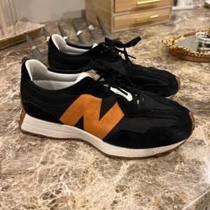 New Balance boys 5.5/women 7.5